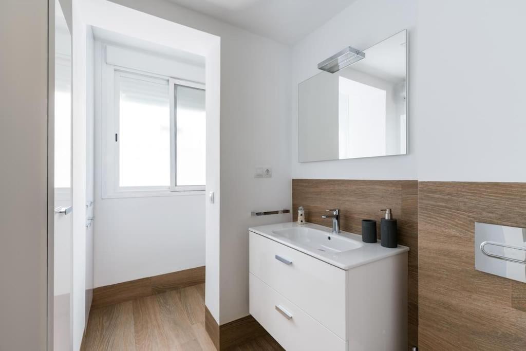 Apartamento Moderno En Triana 2 Dormitorios Y Aire Acondicionado Sevilla Exteriér fotografie